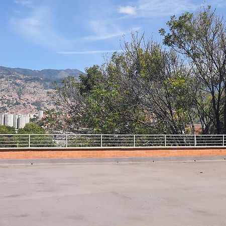 Apartamento Cerca A Plaza Mayor Medellín Kültér fotó